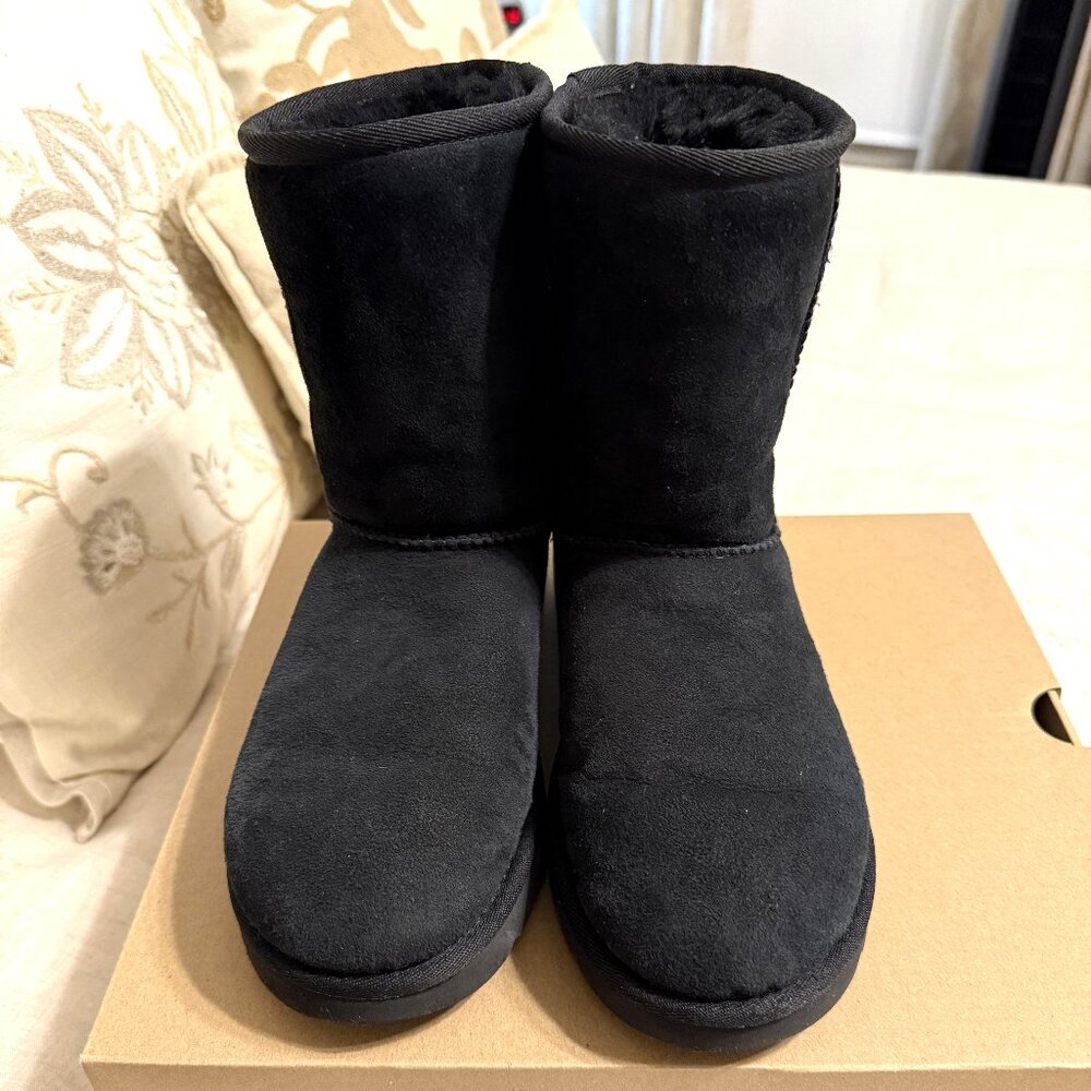 UGG Classic Short II Black Boots Women Size 6